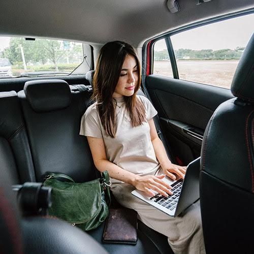 Heathrow Airport transfer companies employ experienced drivers who have excellent knowledge of the surrounding area, ensuring a safe and timely journey.
